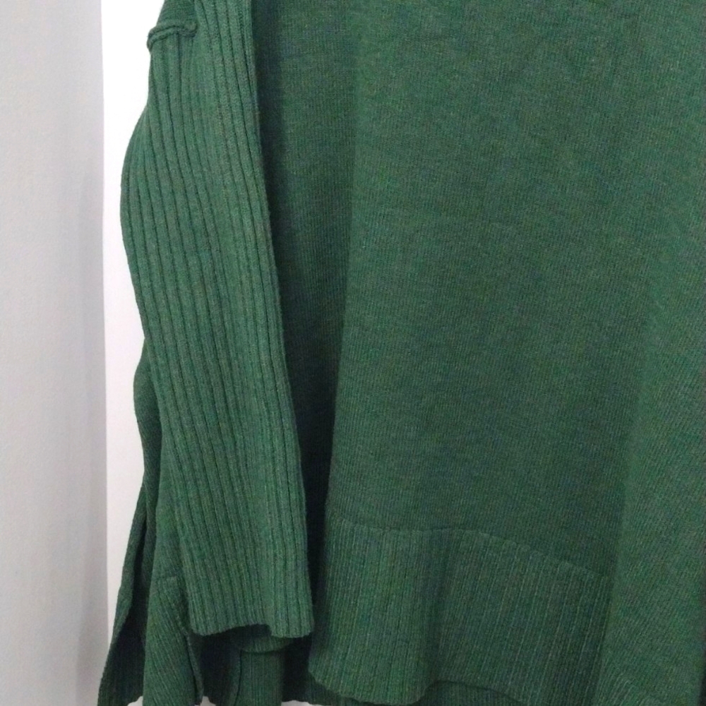 FREE PEOPLE V- Neck Sweater Green Size L NWT - Picture 12 of 13